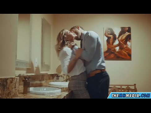 ❤️ Kui rinnakas blondiin võrgutab sind avalikus tualettruumis ❤️ Vene porno at us ❌️❤